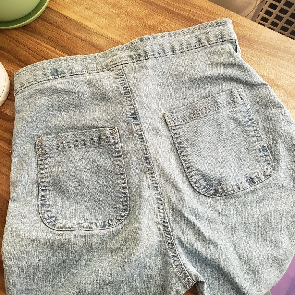 American Apparel The Easy Jean - Set of 3 in Light Wash, Dark Wash, Black Size S - Picture 7 of 14